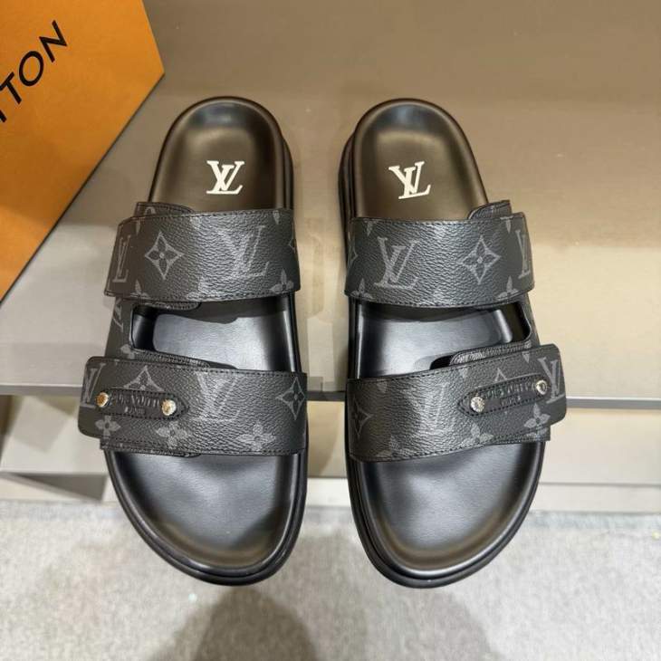 Picture of Louis Vuitton Slippers _SKULVsz38-45mnq0265640